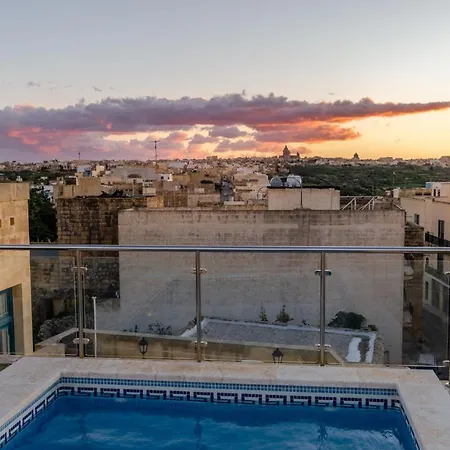 'sage' - Premium 3br Holiday W/rooftop Pool & Sea Views