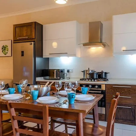 Casa de Férias 'sage' - Premium 3br Holiday W/rooftop Pool & Sea Views