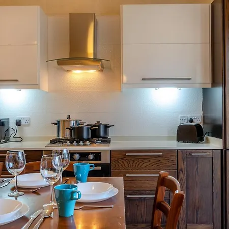 Casa de Férias 'sage' - Premium 3br Holiday W/rooftop Pool & Sea Views