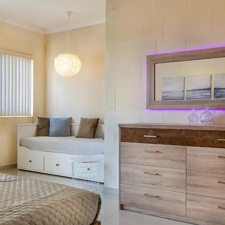'sage' - Premium 3br Holiday W/rooftop Pool & Sea Views