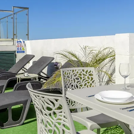 'sage' - Premium 3br Holiday W/rooftop Pool & Sea Views