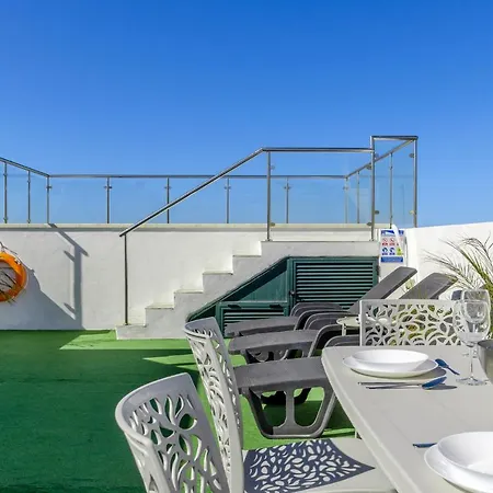 Casa de Férias 'sage' - Premium 3br Holiday W/rooftop Pool & Sea Views *